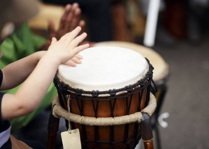 image représentant le cours de Percussions - batterie, djembé, cajon